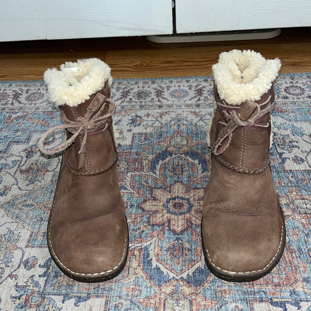 UGG Booties (7), Australia 5587 Brown Suede Leather Sheepskin - Picture 1 of 16